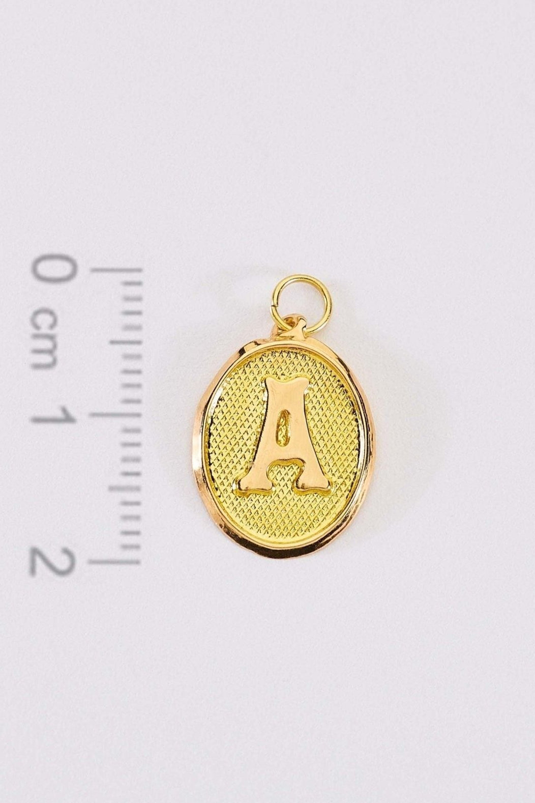 14 Ayar Altın Vintage Harf Kolye, Işıklı Şık Mücevher Kutusuyla